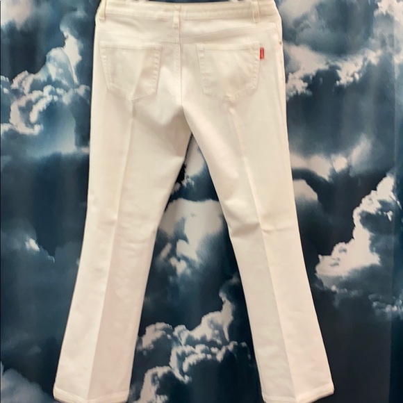 LE MORE SEQUINS JEAN ON One LEG - Picture 3 of 6